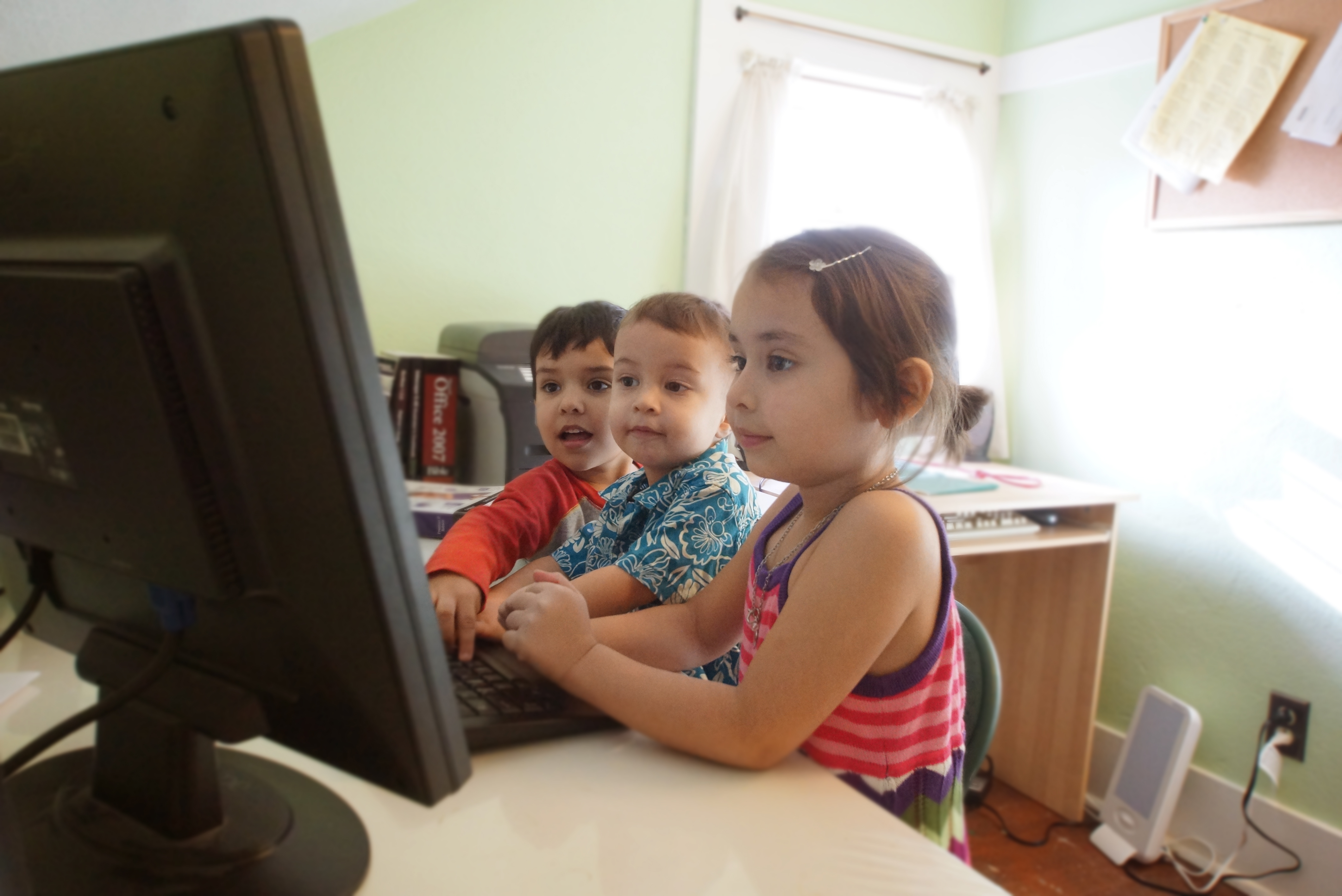 Lilliana, Bennett, and Harrison playing on my computer